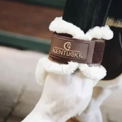 Kentucky Horsewear Guêtres, Protège-Boulets^Kentucky Protège Boulets Jeunes Chevaux Mouton Marron